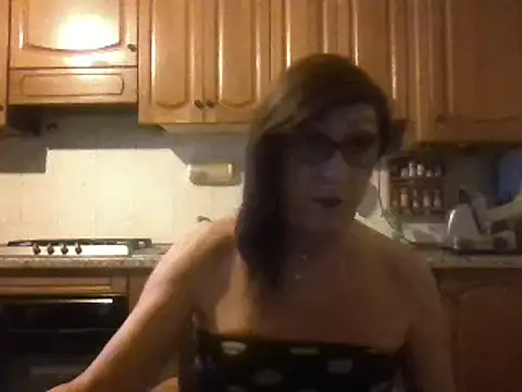 Snapshot of Tiabet chatting on April 2026 08:23:01 PM Tiabet online show from April 2026 08:23:01 PM