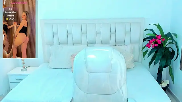 Annie kurt  online show from October 2025 07:56:01 PM