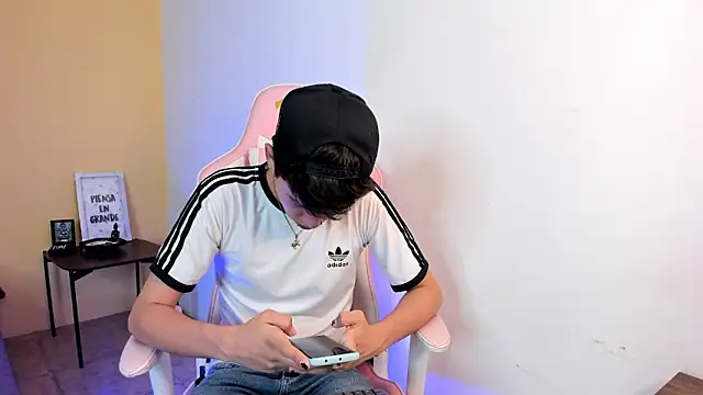 Brian-Ausslos online show from December 2024 02:43:02 AM