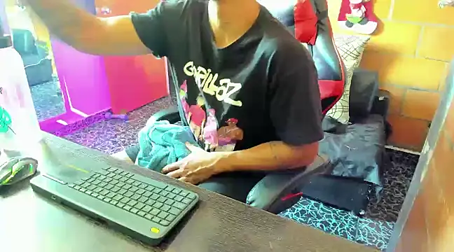 Adam Valenciia online show from January 2025 03:55:01 PM