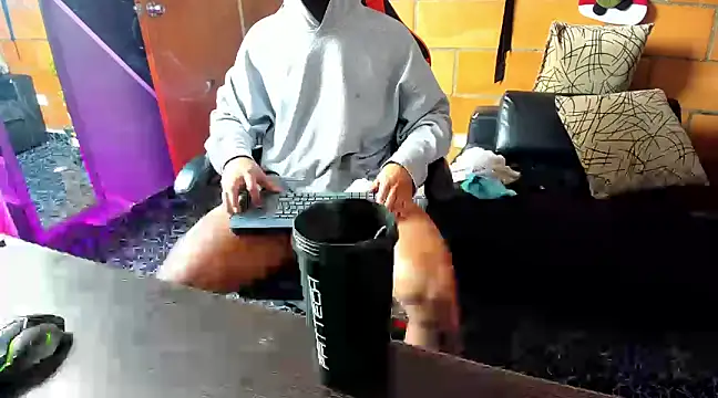 Adam Valenciia online show from February 2025 04:58:02 PM