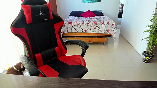 Adam Valenciia online show from October 2025 03:41:01 PM