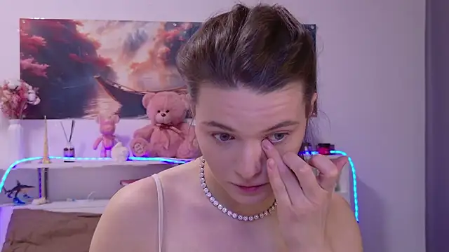 Nellie Medina online show from February 2026 03:30:02 PM