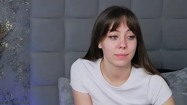 Snapshot of TheEmma chatting on March 2025 09:12:02 AM TheEmma online show from March 2025 09:12:02 AM