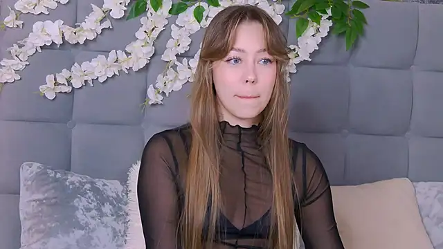 Snapshot of TheEmma chatting on November 2025 08:03:01 AM TheEmma online show from November 2025 08:03:01 AM