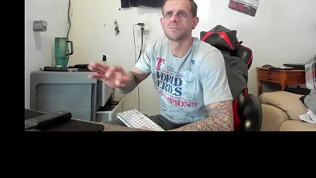 Snapshot of JamesMichael88 chatting on March 2025 08:42:02 PM JamesMichael88 online show from March 2025 08:42:02 PM