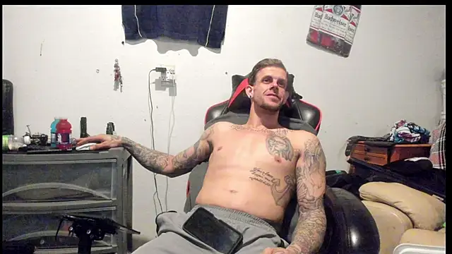 Snapshot of JamesMichael88 chatting on March 2025 02:38:02 AM JamesMichael88 online show from March 2025 02:38:02 AM