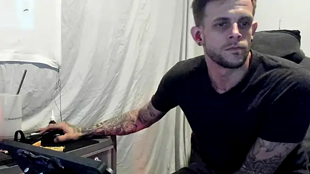 Snapshot of JamesMichael88 chatting on March 2025 09:53:02 PM JamesMichael88 online show from March 2025 09:53:02 PM