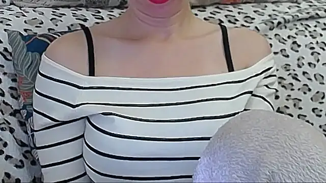 Snapshot of SquirtyEleanor chatting on October 2025 07:28:01 AM SquirtyEleanor online show from October 2025 07:28:01 AM