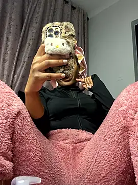 Thando04 online show from November 2025 05:55:02 PM