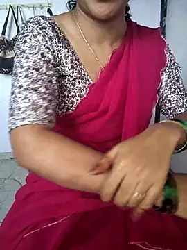 lovelygirl4567 online show from December 2025 05:25:01 AM