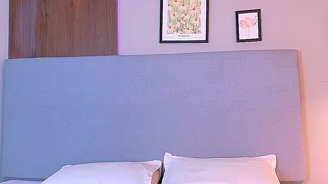 NaomiKlarc online show from September 2025 03:21:02 AM