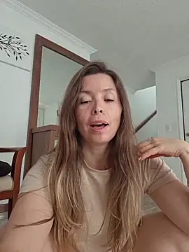 Snapshot of karina_warthon chatting on June 2026 05:37:01 PM karina warthon online show from June 2026 05:37:01 PM