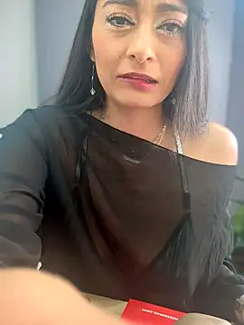 Snapshot of BELLA--26 chatting on November 2025 01:33:02 PM BELLA--26 online show from November 2025 01:33:02 PM