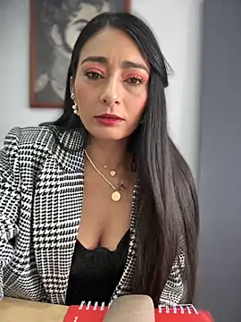 Snapshot of BELLA--26 chatting on November 2025 02:32:01 PM BELLA--26 online show from November 2025 02:32:01 PM