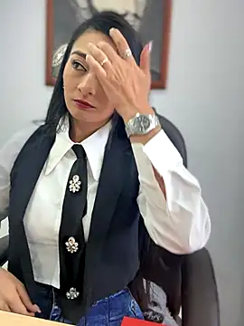 Snapshot of BELLA--26 chatting on November 2025 01:35:02 PM BELLA--26 online show from November 2025 01:35:02 PM