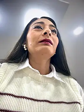 Snapshot of BELLA--26 chatting on December 2025 01:50:02 PM BELLA--26 online show from December 2025 01:50:02 PM