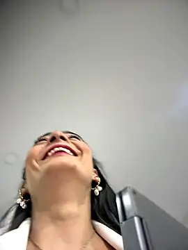 Snapshot of BELLA--26 chatting on December 2025 01:49:02 PM BELLA--26 online show from December 2025 01:49:02 PM