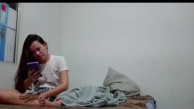 Snapshot of camillebr chatting on January 2025 02:42:02 AM camillebr online show from January 2025 02:42:02 AM