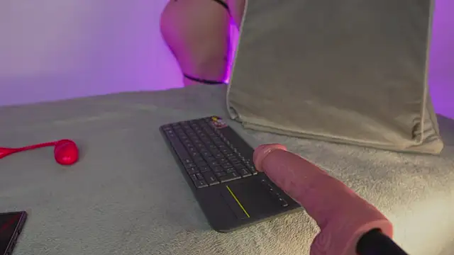 Snapshot of bri_cullen chatting on September 2025 03:04:02 PM bri cullen online show from September 2025 03:04:02 PM