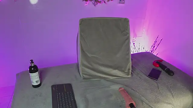 Snapshot of bri_cullen chatting on September 2025 03:10:02 AM bri cullen online show from September 2025 03:10:02 AM