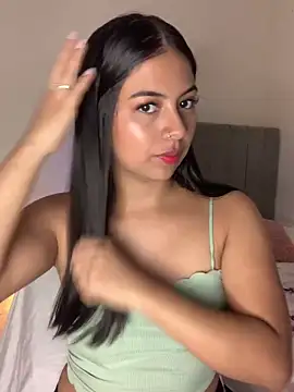 Julii- online show from March 2025 05:05:01 PM