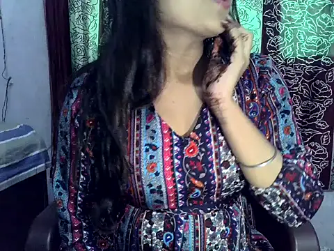 Snapshot of SIYA_MAVI chatting on December 2025 04:43:02 AM SIYA MAVI online show from December 2025 04:43:02 AM