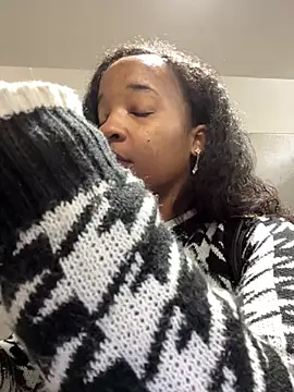 Snapshot of lunalustycumslut chatting on February 2025 12:51:02 PM lunalustycumslut online show from February 2025 12:51:02 PM