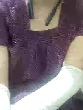 Snapshot of mallupriyapriya chatting on January 2025 04:40:01 PM mallupriyapriya online show from January 2025 04:40:01 PM