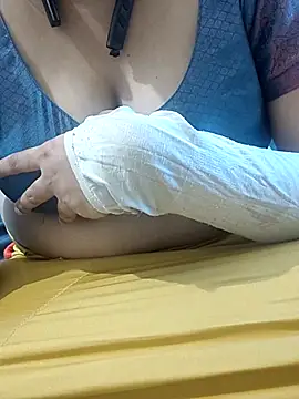 Snapshot of mallupriyapriya chatting on September 2025 04:49:02 AM mallupriyapriya online show from September 2025 04:49:02 AM