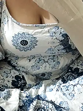 Snapshot of mallupriyapriya chatting on October 2025 05:55:02 PM mallupriyapriya online show from October 2025 05:55:02 PM