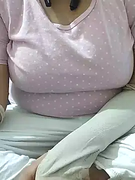 Snapshot of mallupriyapriya chatting on November 2025 06:58:02 AM mallupriyapriya online show from November 2025 06:58:02 AM