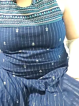 Snapshot of mallupriyapriya chatting on July 2026 05:43:02 AM mallupriyapriya online show from July 2026 05:43:02 AM