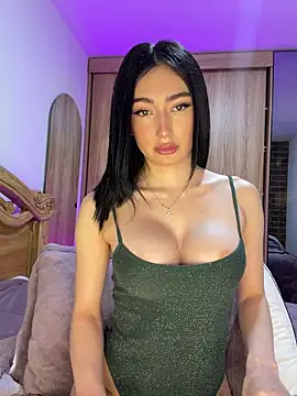 Snapshot of Maddy_Jones chatting on April 2026 12:22:01 AM Maddy Jones online show from April 2026 12:22:01 AM