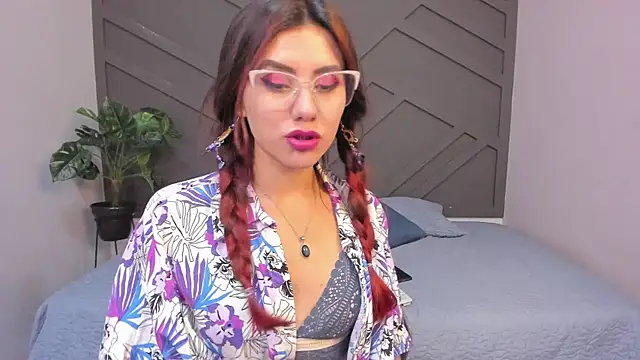 Snapshot of iriis_rosse chatting on January 2025 08:31:02 PM iriis rosse online show from January 2025 08:31:02 PM