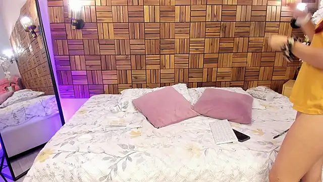 Snapshot of iriis_rosse chatting on February 2025 09:14:01 PM iriis rosse online show from February 2025 09:14:01 PM