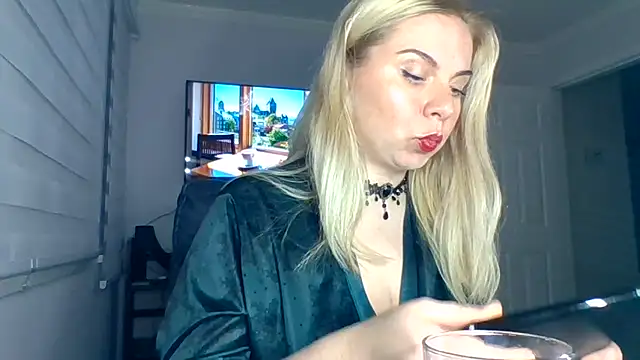 HappyIva online show from October 2025 01:16:02 AM