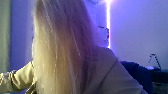 HappyIva online show from November 2025 05:18:01 AM