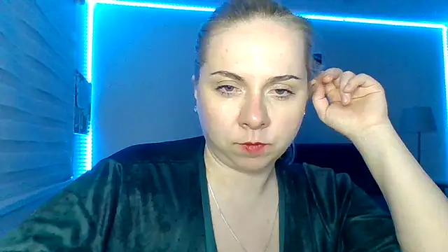 HappyIva online show from November 2025 06:46:01 AM