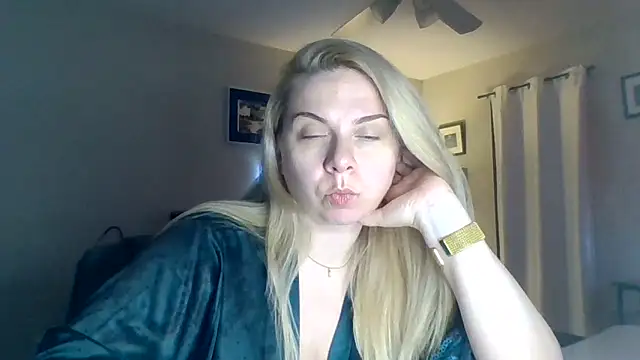 HappyIva online show from December 2025 11:14:02 PM