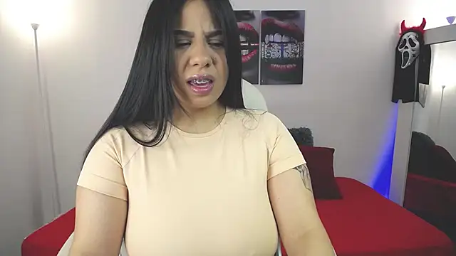 Snapshot of downsonMia chatting on January 2025 11:23:01 PM downsonMia online show from January 2025 11:23:01 PM