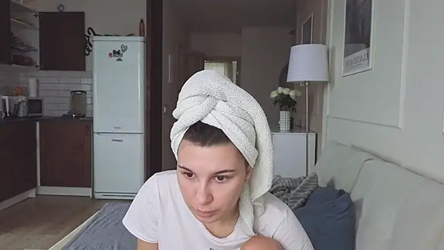 Snapshot of KristineEsme chatting on October 2025 04:47:01 AM KristineEsme online show from October 2025 04:47:01 AM