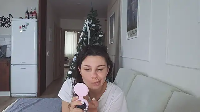 Snapshot of KristineEsme chatting on December 2025 06:08:02 AM KristineEsme online show from December 2025 06:08:02 AM