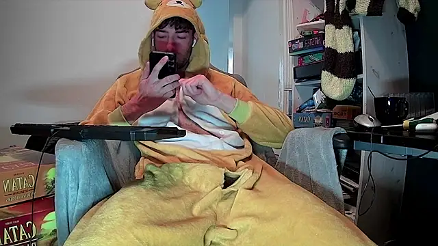 Snapshot of onesieboyx chatting on March 2026 01:00:02 PM onesieboyx online show from March 2026 01:00:02 PM
