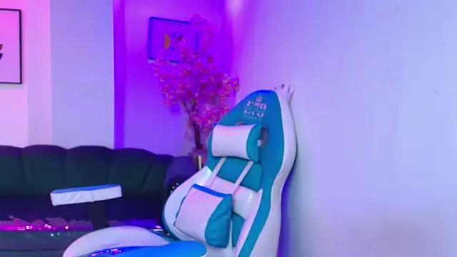 Snapshot of Arianna_sweeet chatting on April 2026 04:13:02 AM Arianna sweeet online show from April 2026 04:13:02 AM