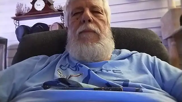 Snapshot of Futura_intx chatting on June 2026 01:48:01 AM Futura intx online show from June 2026 01:48:01 AM