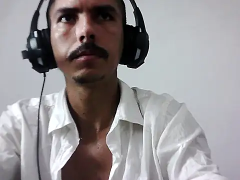 MagrinhoSaradoo online show from November 2025 11:07:02 PM