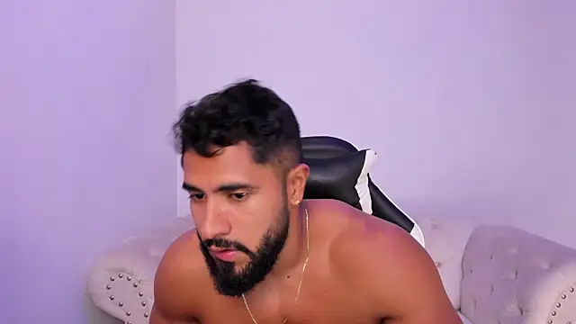 Snapshot of Santiago_huntt chatting on February 2026 09:09:02 PM Santiago huntt online show from February 2026 09:09:02 PM