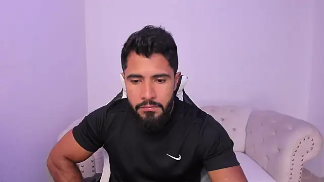 Snapshot of Santiago_huntt chatting on February 2026 08:35:01 PM Santiago huntt online show from February 2026 08:35:01 PM