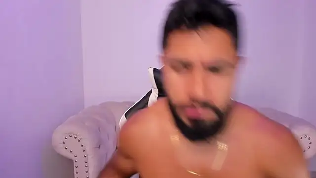 Snapshot of Santiago_huntt chatting on February 2026 07:40:01 PM Santiago huntt online show from February 2026 07:40:01 PM